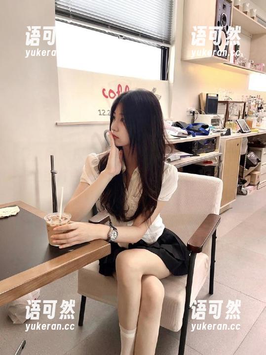 秀人网 - 探索油亮的艺术之旅：奶e豆的精选图片合集，带你领略她作品背后的故事与情感