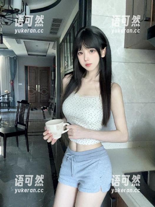 秀人网 - 最新动态：子纯儿Annie浴室写真原图，带您体验前所未有的清新感
