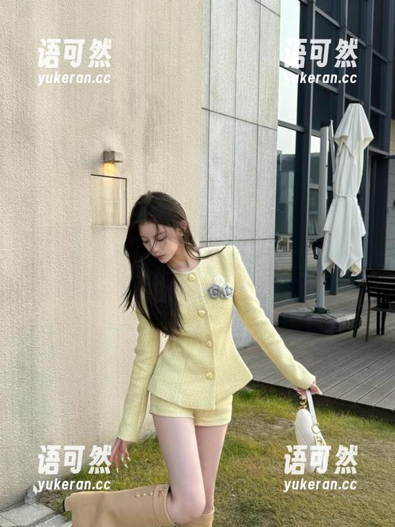秀人网 - 精选图库：少女心雪雪的旗袍写真，带你感受古典与时尚的完美融合！