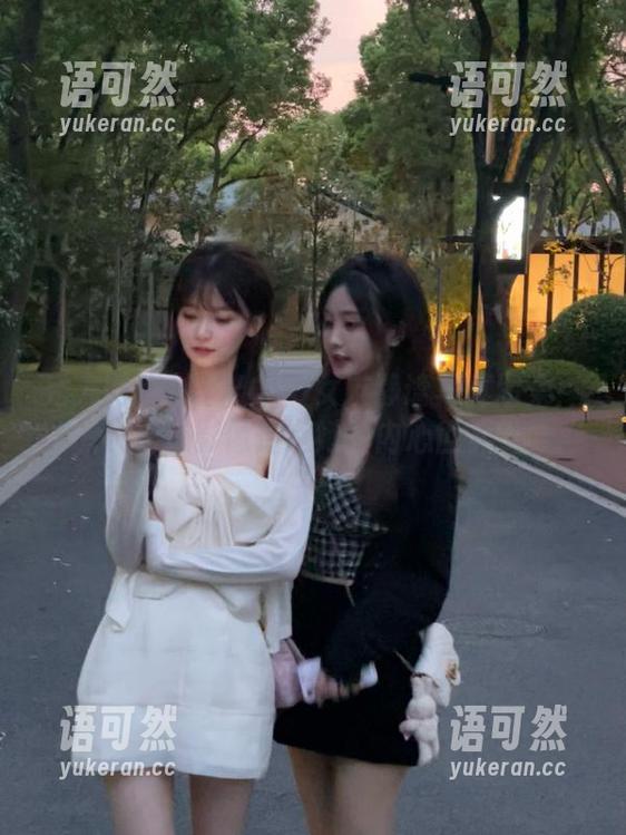 秀人网 - 悠悠YOYO女友静谧写真图集：精选影像传递她的内心世界