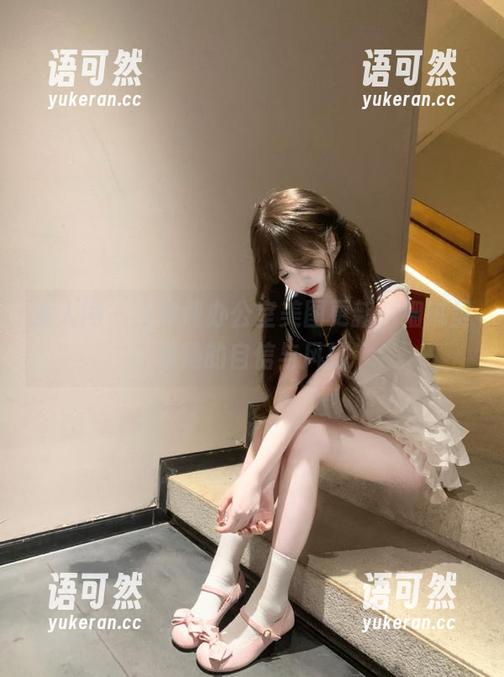 秀人网 - 王伊纯办公室美图更新，细腻呈现她的自信与风格