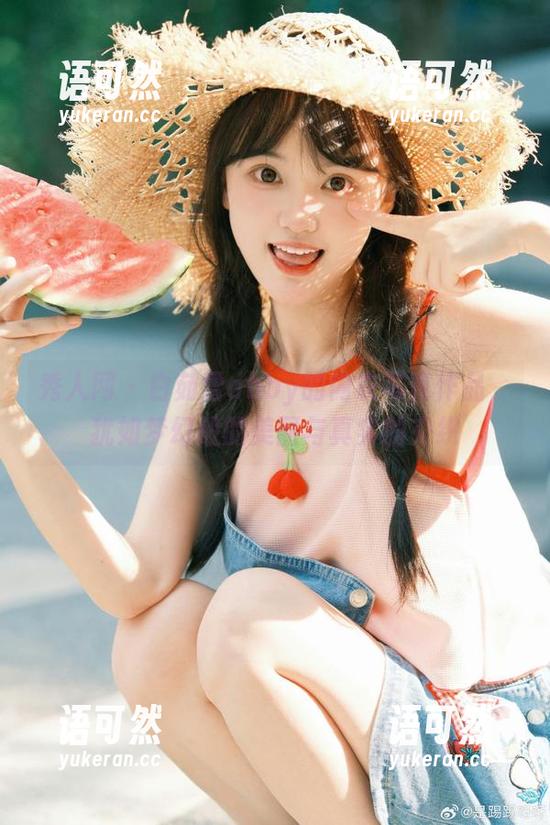秀人网 - 白茹雪abby的内衣写真作品，犹如梦幻般的美丽与真实的交织