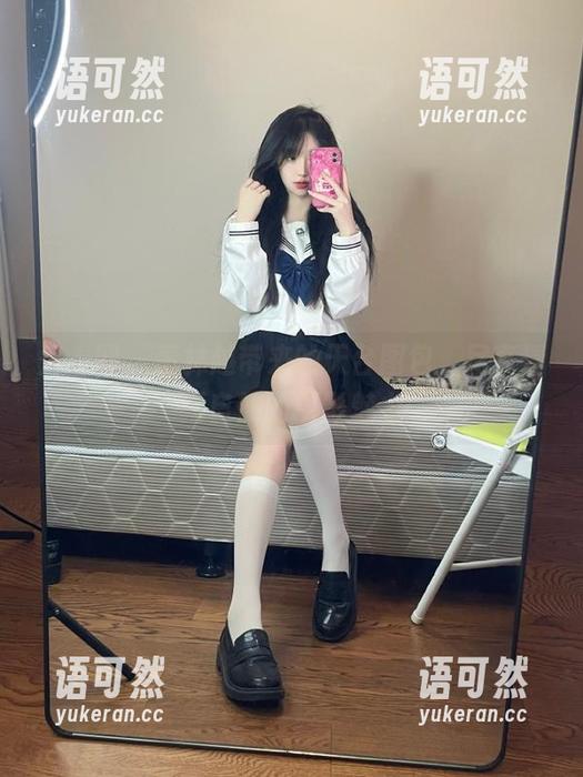 秀人网 - 董林越带来的天台图包，尽享清新自然的摄影魅力