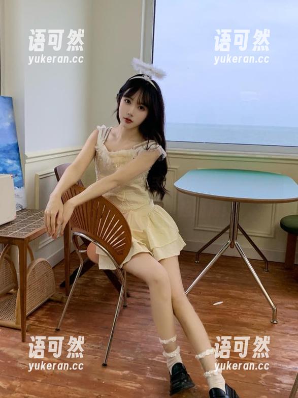秀人网 - 赤间菀枫水手服写真更新，谁说女神不能和海浪一起嬉戏！