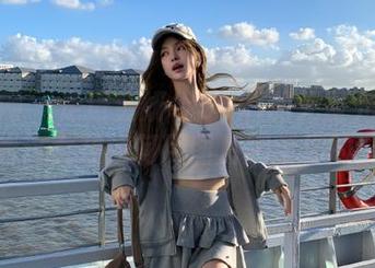 秀人网 – 走进金妍兮Saki的无圣光世界，看看这女孩如何用图片刷新你的笑点！