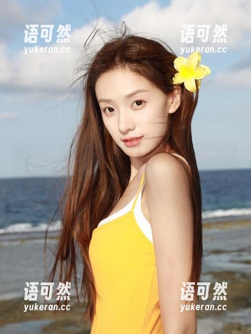 秀人网 - 在教室里：陈梵妮Fanny的独特写真图片合集，展现真实的校园风情