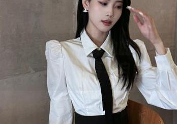 秀人网 – 追寻麦田与海边的梦幻旅途：柔美写真合集，记录青春与自由的瞬间照片