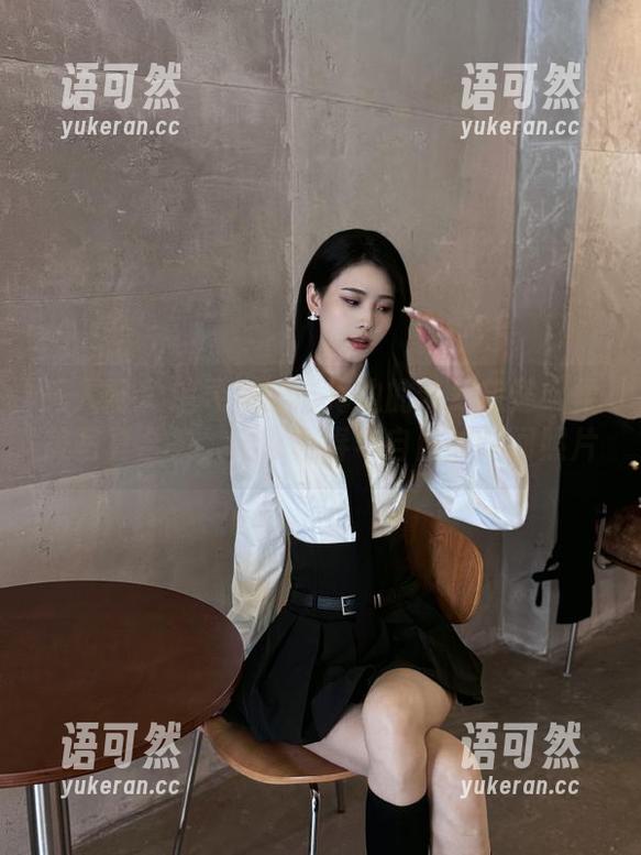 秀人网 - 追寻麦田与海边的梦幻旅途：柔美写真合集，记录青春与自由的瞬间照片
