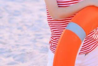 稚乖画册 – 美图时刻：生煎团团的泳衣写真，打造夏日清新时尚风