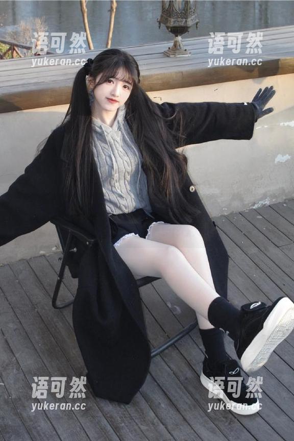 紧急企划 - 高清壁纸分享：见希w在亮黑丝皮裙小恶魔中的绝美瞬间