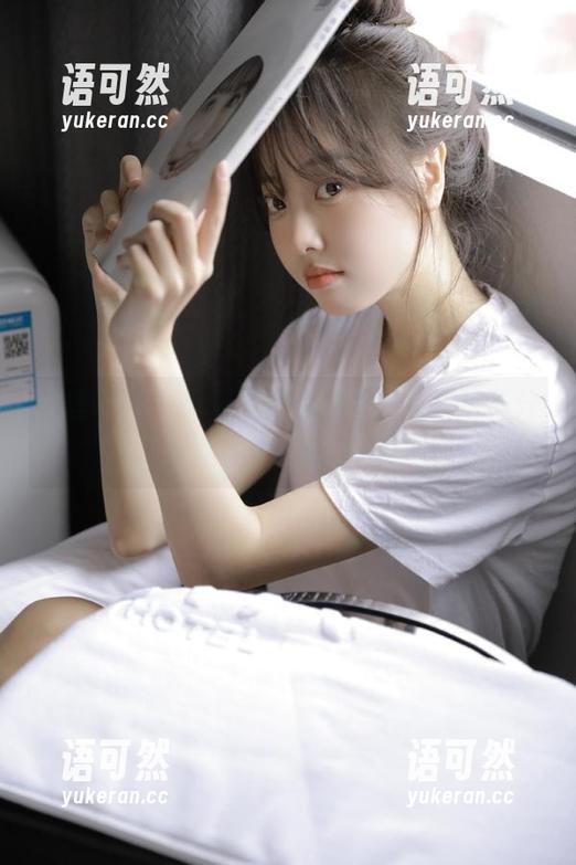 纳丝摄影 - 小表妹倾情推荐，女孩写真分享揭示女性内心的真实与梦幻