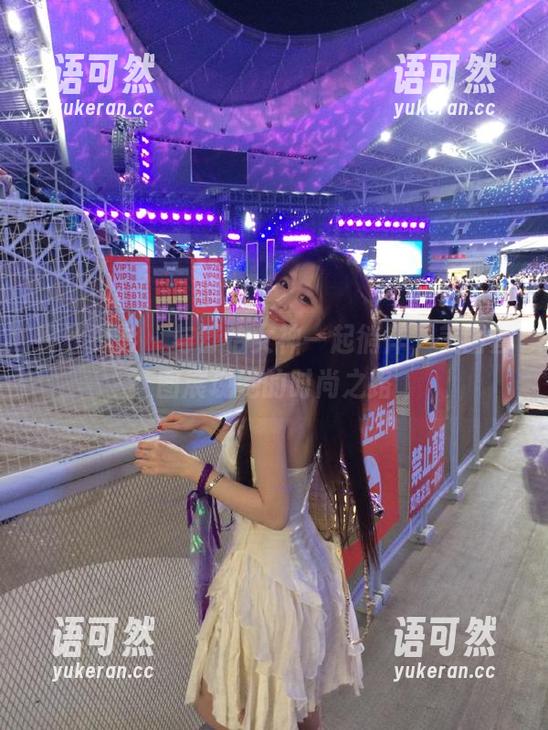 纳丝摄影 - 与舒怡女神一起徜徉，美图套图展现她的时尚之路