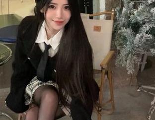 绮梦摄影 – 校服的优雅与青春：来自小艺的高清写真图集分享