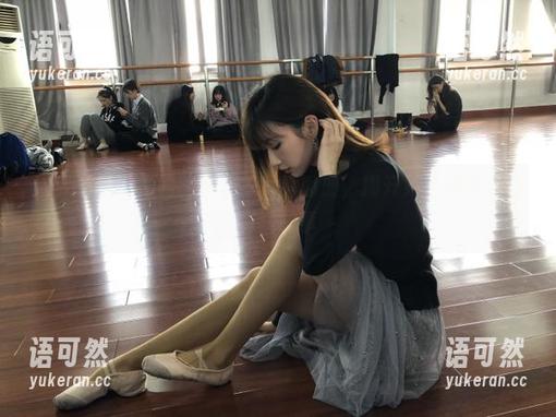 绮梦摄影 - 露露的裤里丝写真图册，揭开她生活背后的真实故事