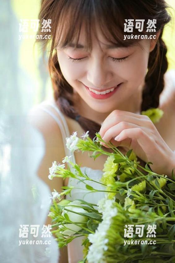 美媛馆 - SOLO-尹菲写真图册：探索她的自拍艺术与生活灵感