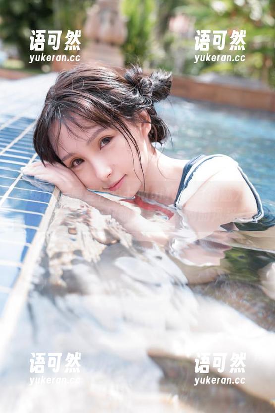 美媛馆 - 感受伊小七MoMo的自拍魅力：写真图包带你领略与众不同的风采
