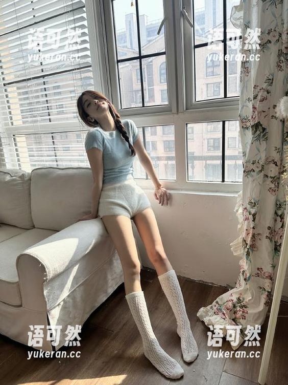 美媛馆 - 在线领略徐子琦牛仔裤的优雅，探索她的独特美图世界
