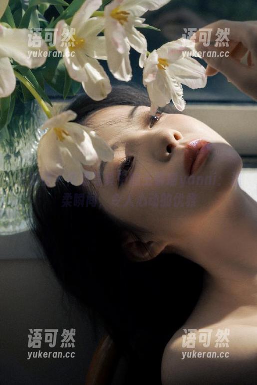 美媛馆 - 高清写真中的王馨瑶yanni：温柔瞬间，令人心动的优雅