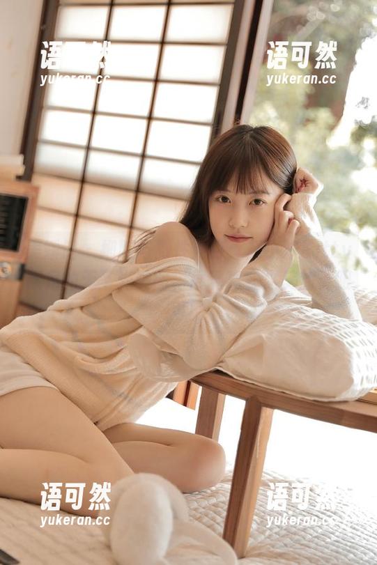 美媛馆 - 细腻与野性并存：赵小米Kitty裸足的无圣光美图，展现真实之美的无限可能