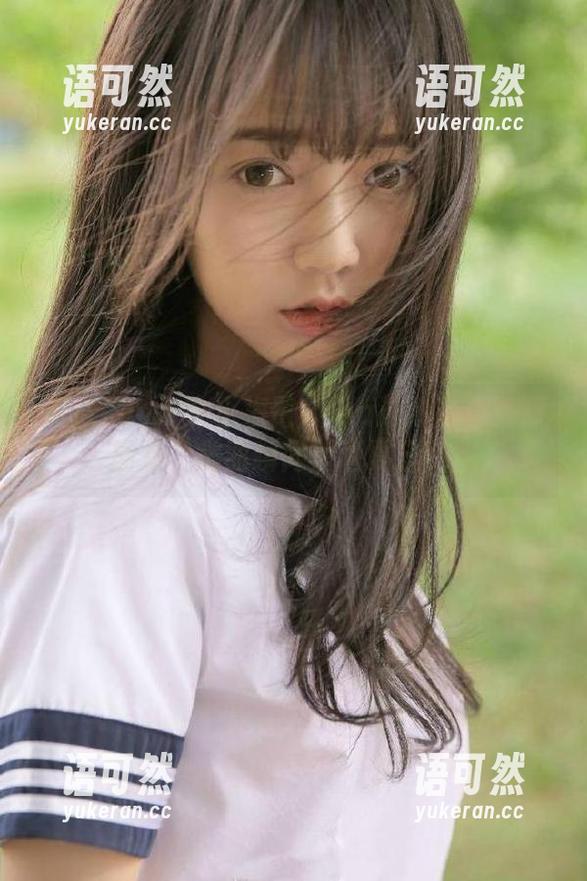 花漾show - 小海臀Rena泳池写真资源图集，美丽瞬间刻画夏日梦想