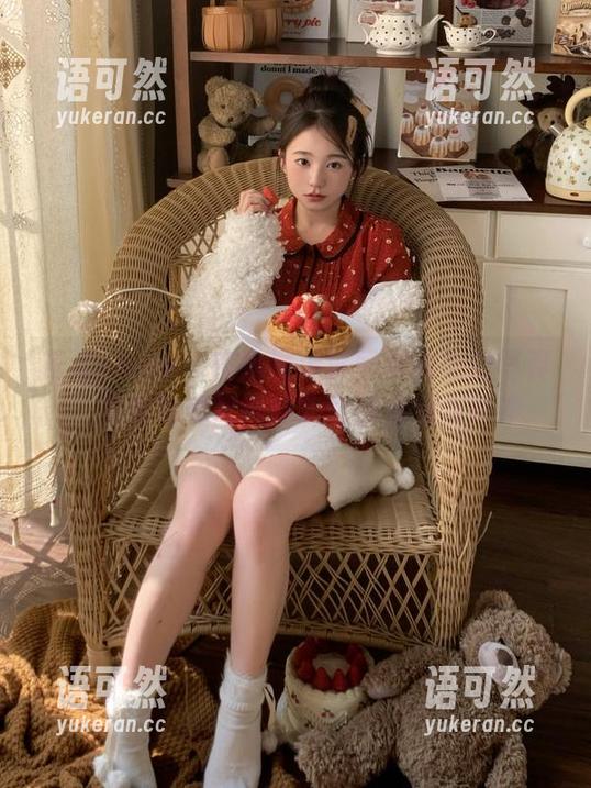 花漾show - 在线展示李可可的纯白写真，发现她如何用镜头诠释清新与纯净
