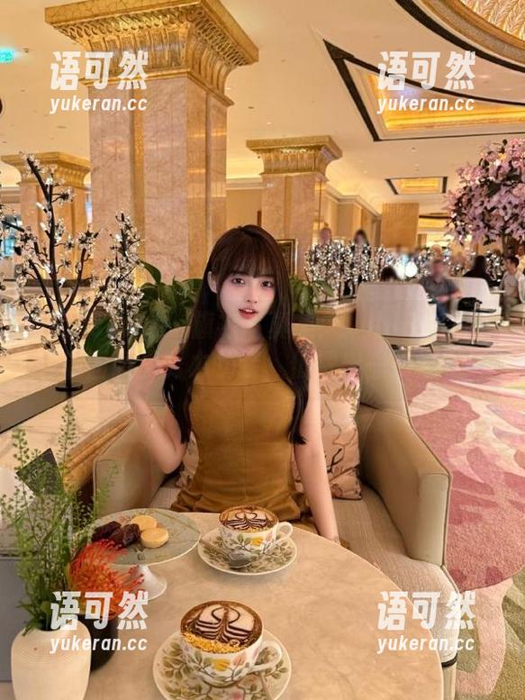 花漾show - 旗袍写真集：玥儿玥er在高清画面里努力伪装，仍露出一点迷茫