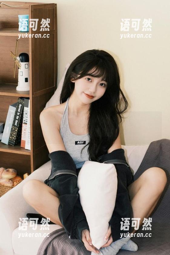 花漾show - 品味葛征Model：美脚原图与图包，艺术与性感的完美结合