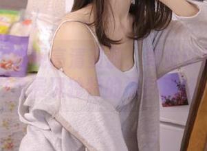 微密圈 – 发现高清资源：葛征以黑丝修女形象展现独特的摄影风格！