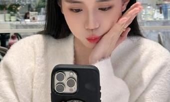 蜜桃社 – Rola的旗袍魅力揭秘：精选原图带你领略传统之美
