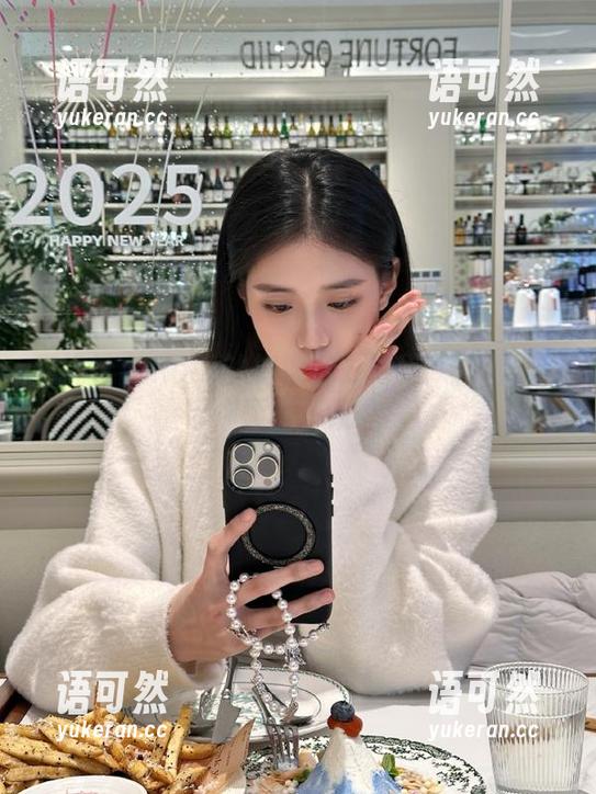 蜜桃社 - Rola的旗袍魅力揭秘：精选原图带你领略传统之美