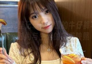 蜜桃社 – 完整记录月音瞳的牛仔裤写真全集，时尚与生活的完美映照