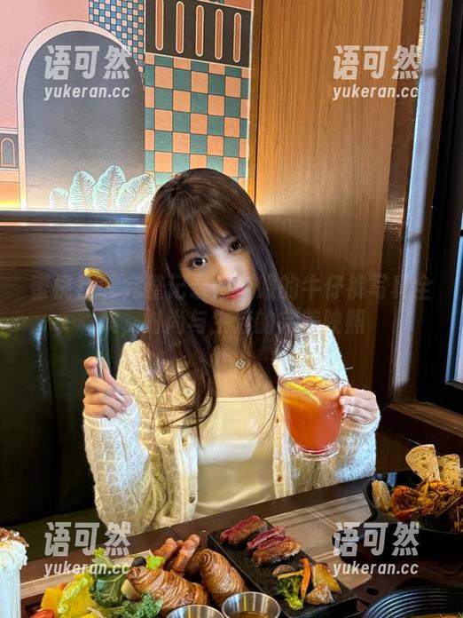 蜜桃社 - 完整记录月音瞳的牛仔裤写真全集，时尚与生活的完美映照