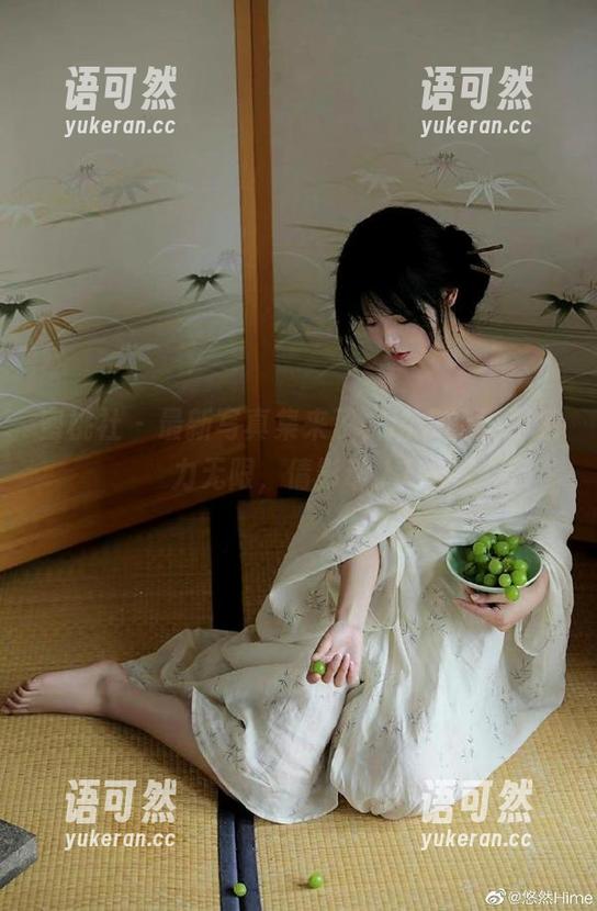 蜜桃社 - 最新写真集来了，结衣的美脚魅力无限，倩影动人！
