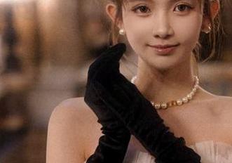 语画界 – 绝美制服黑丝第四套图包，允儿Claire倾情呈现，快来欣赏这组作品！