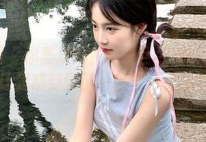 微密圈 – 你喜欢吗？轩子巨二兔的写真图包让我感受到了一种不一样的美。