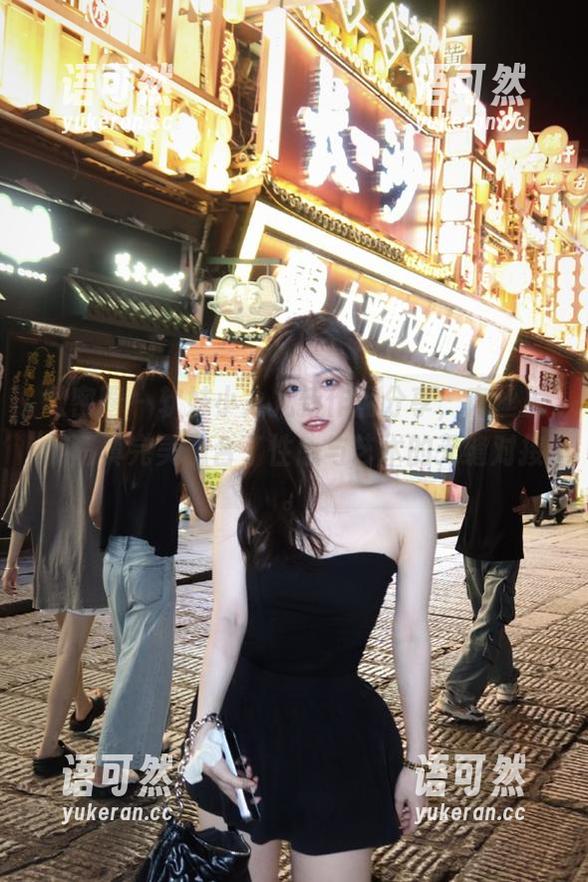 微密圈 - 软妹小九九新作品分享，肉丝玉足写真完美融合了性感与艺术的无缝对接。