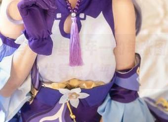 精选白裙写真，里见年一的每张图片都散发着迷人气息