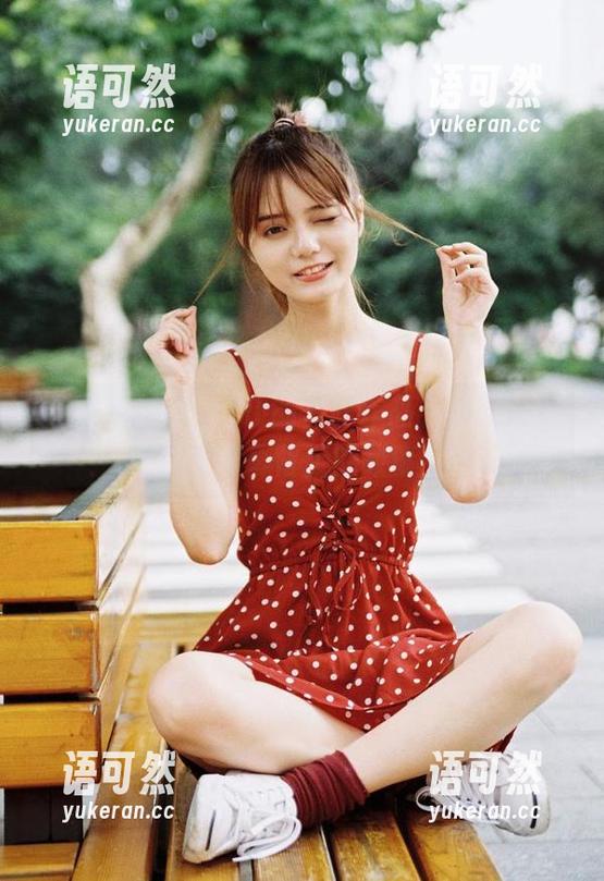 走进金鱼yui女仆的在线作品，感受每一张写真背后的故事