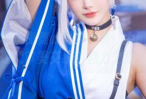 观看铁板烧鬼舞w写真合集：大凤旗袍与现代审美交织的魅力之旅！