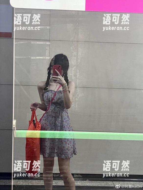 在线发现阿薰kaOri浴室美图，瞬间让你沉浸在浪漫氛围中！
