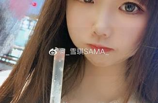 流光溢彩的修女氛围：雪琪SAMA写真与原图的奇妙交融