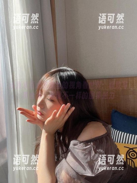 青水百合子 从青水百合子黑丝的视角看世界:极致写真合集,展现不一样的图集魅力