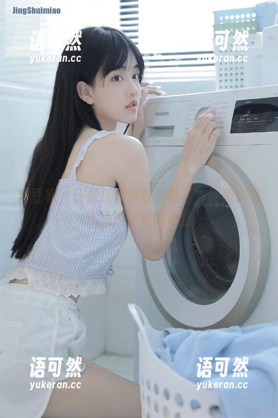 青豆客 - 何晨曦精彩制服写真，绝美套图作品撩动你的心弦