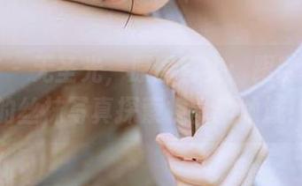 青豆客 – 无圣光，原图真实：跟随杨上萱的丝袜写真探索视觉新领域！
