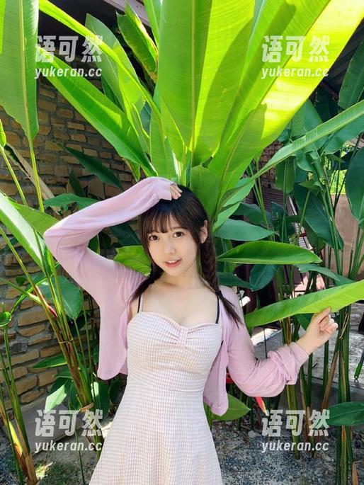 青豆客 - 梓萱Crystal白丝写真中隐藏的秘密，观看后你可能再也无法自拔！