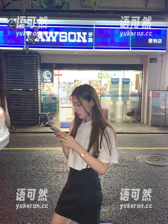 青豆客 - 高清图库呈现：赵小米Kitty在体操服中的优雅与自信气质