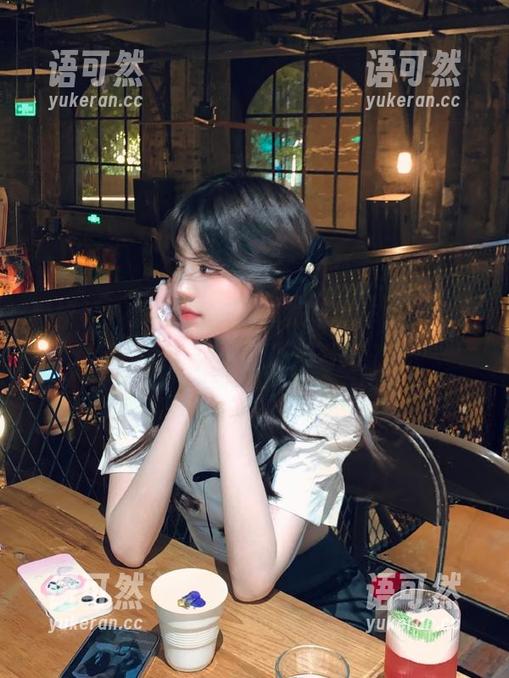 魅妍社 - 夏倪可ella丝袜写真作品，轻盈透视下的迷人身影与梦幻光影