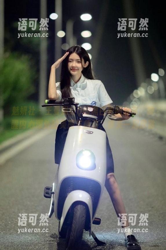 魅妍社 - 王曼妮好Q的黑白美图分享，唤醒内心深处的美感与感动，快来一起欣赏！