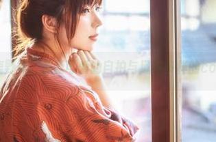 草莓女友鹿野希，清新可爱的自拍与风格多样的cos写真作品