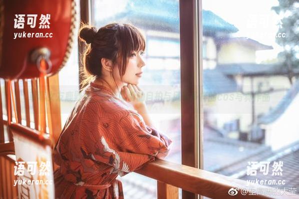 草莓女友鹿野希，清新可爱的自拍与风格多样的cos写真作品
